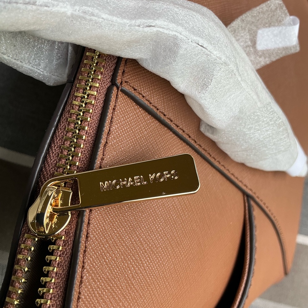Michael Kors Charlotte Large Leather Top-Zip Tote Bag - Picture 14 of 16